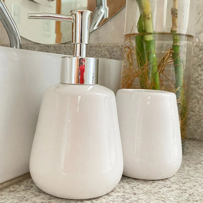 Kit Banheiro 2 Peças – Sabonete e Escova com Estilo