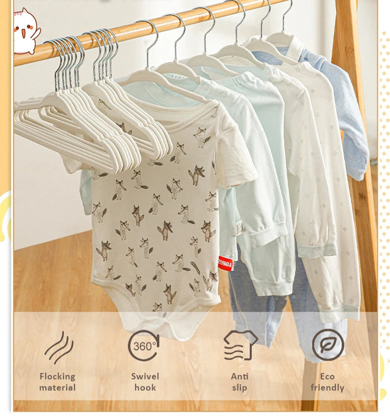 "Cabides de Veludo para Roupas Infantis – 10 Peças"