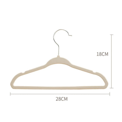 "Cabides de Veludo para Roupas Infantis – 10 Peças"